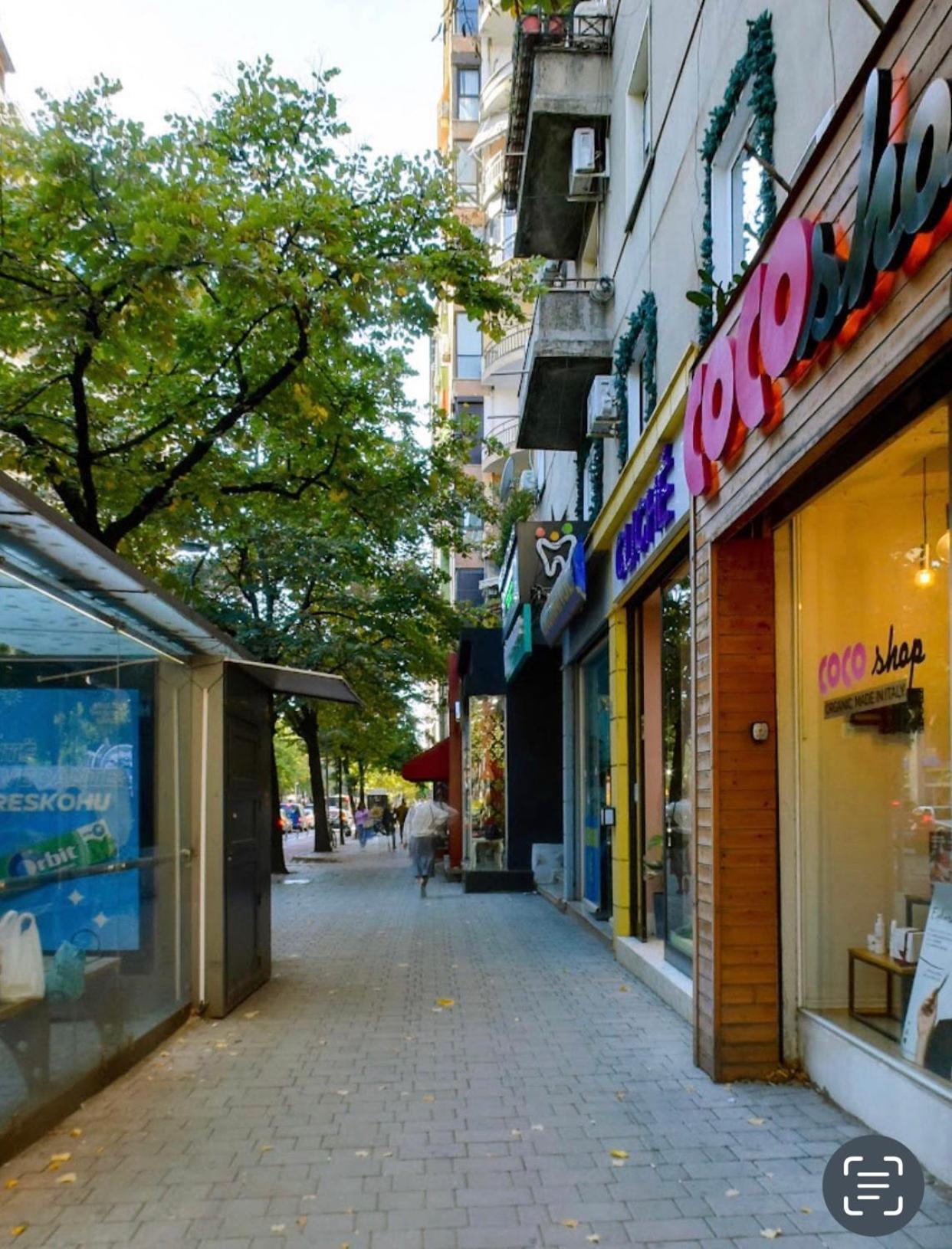 Lilo's Place * Tirana